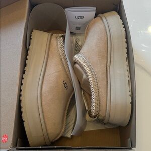 Brand new UGG Tazz size 8